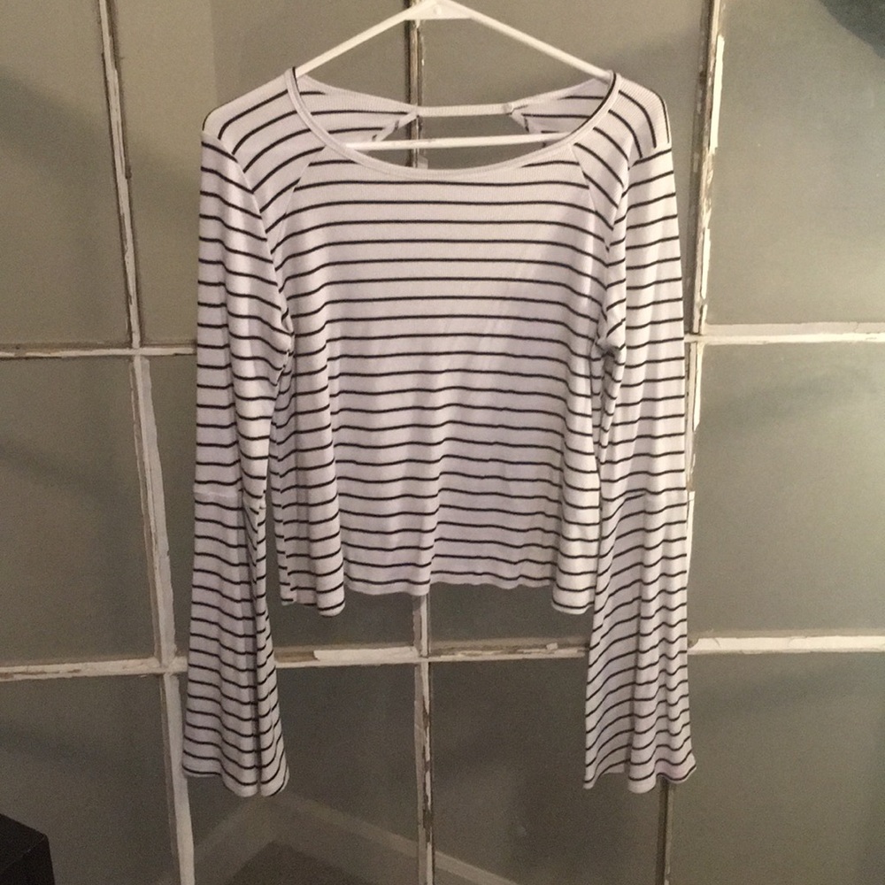 Long flared sleeved shirt